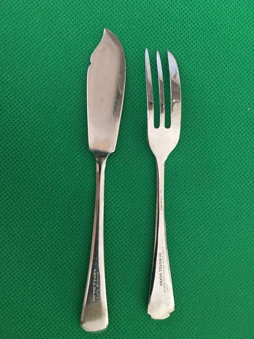 VINTAGE CHEESE KNIVES AND CAKE FORK PLATED  X 3 ITEMS EPNS AND NICKLE SILVER