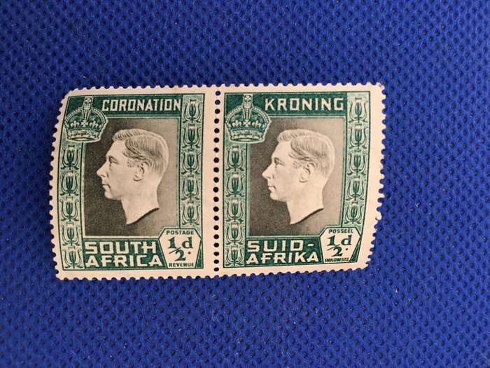 SOUTH AFRICA UNUSED PAIR OF STAMPS