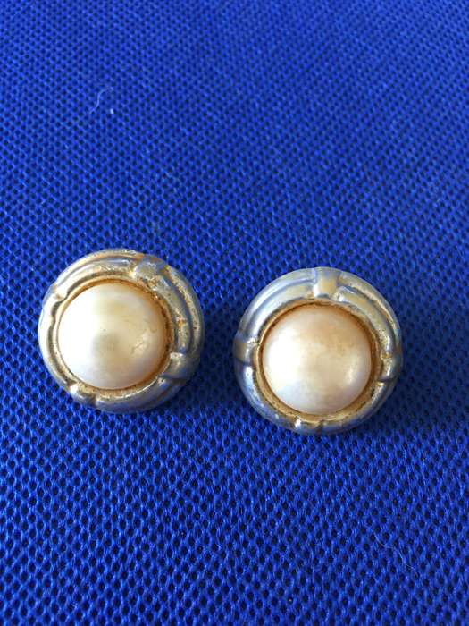 VINTAGE EARRINGS
