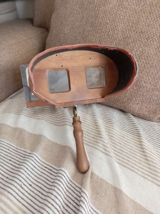 VICTORIAN STEREO SCOPE WOOD AND METAL WITH FREE STEREO CARD