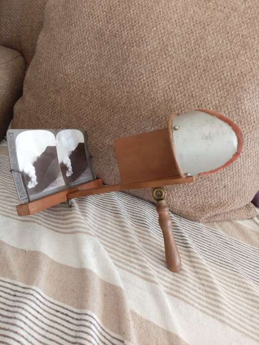 VICTORIAN STEREO SCOPE WOOD AND METAL WITH FREE STEREO CARD
