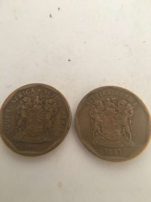 SOUTH AFRICA LOT OF TWO COINS  - 20c  NOTE 20c on rear one larger than other (9)