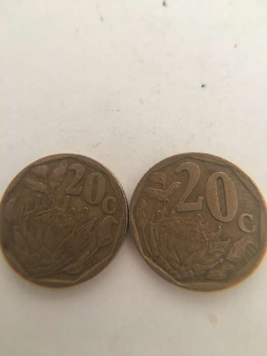 SOUTH AFRICA LOT OF TWO COINS  - 20c  NOTE 20c on rear one larger than other (9)
