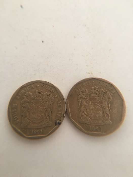 SOUTH AFRICA LOT OF TWO COINS 20c  NOTE 20c LARGER THAN THE OTHER (11)