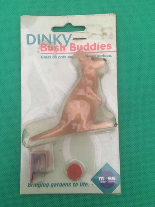 VINTAGE POT PLANT HOLDER - DINKY BUSH BUDDDIES - KANGAROO STILL IN PACKAGING