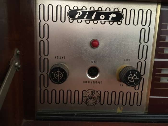 LOVELY VINTAGE PILOT RADIOGRAM / COMBINATION / TURNTABLE SOLD AS NOT WOKING NOT BEEN TESTED