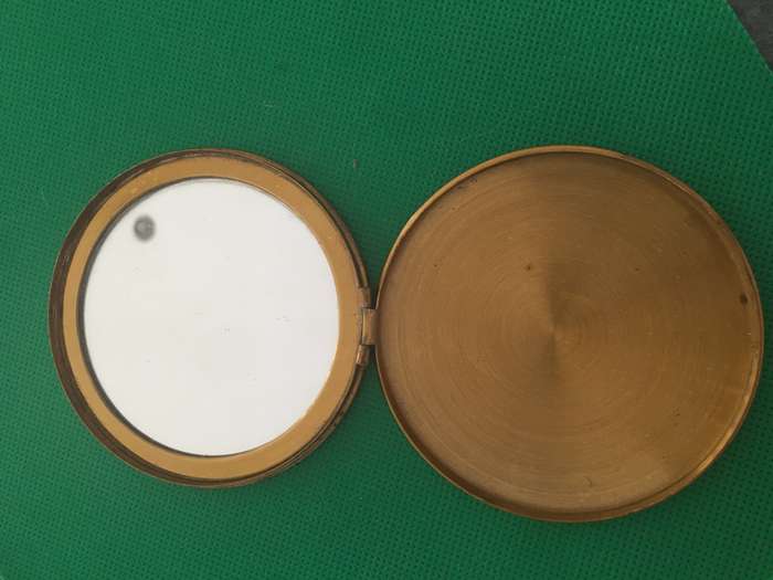 VINTAGE BRASS  POWDER COMPACT WITH MIRROR