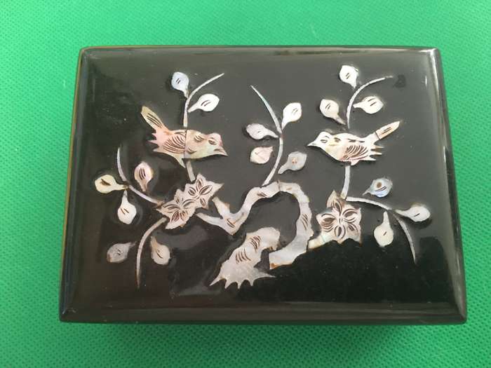 VINTAGE TRINKET BOX