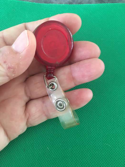 RETRACTABLE  BADGE HOLDER FOR WEARING ON THE BELT