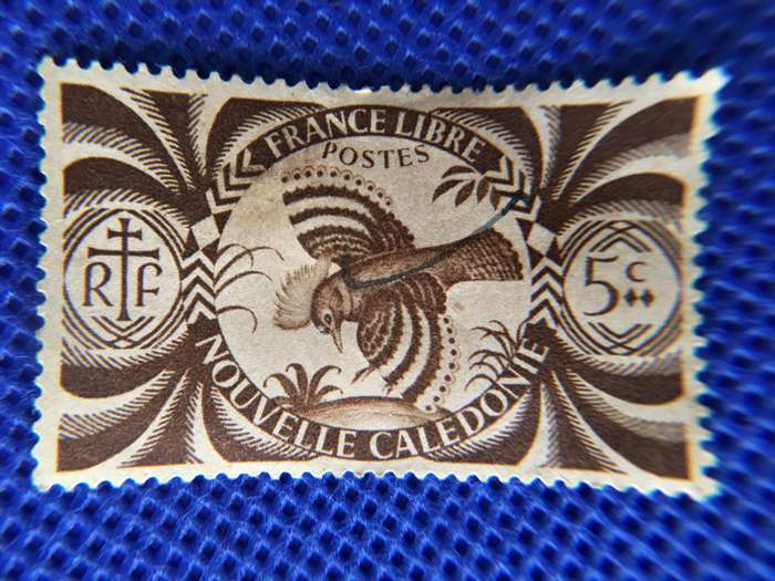 FRANCE 1942  UNUSED POSTAGE STAMP