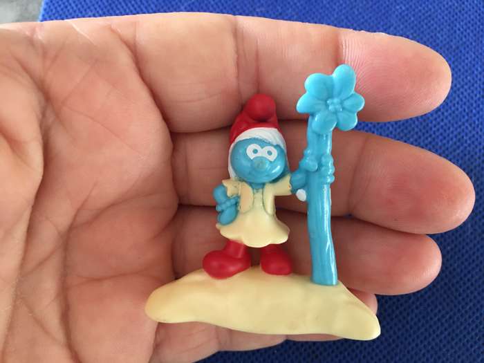 LOVELY LOT OF 8  DISNEY TOY FIGURES AND SMURFS - MC DONALDS AND VIACOM INC.