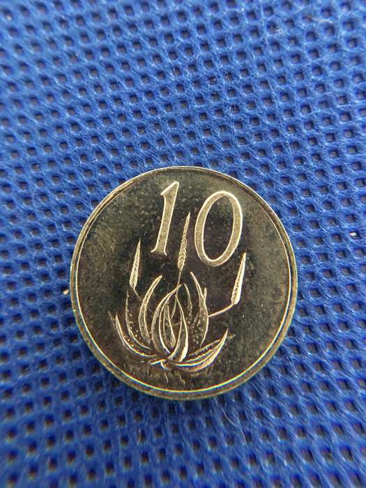 SOUTH AFRICA LOT OF CRESTED COINS NOTE BLUE LUSTER ON SOME  9 COINS  (A13)