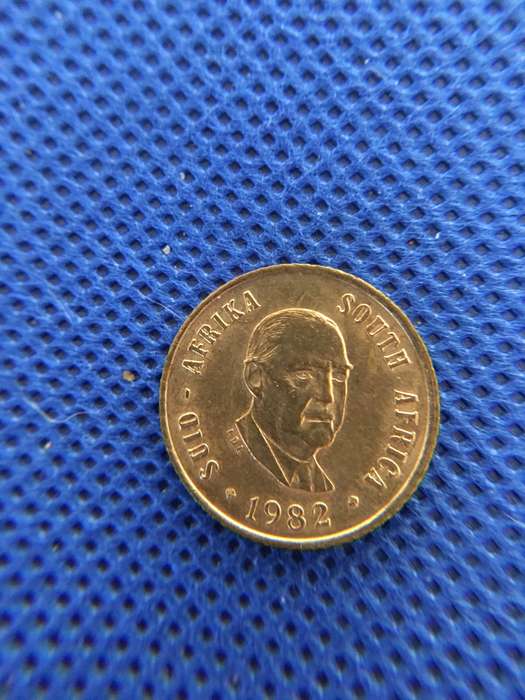 SOUTH AFRICA - VARIOUS PRESIDENTIAL COINS INCLUDING JAN VAN RIEBEECK 5c COIN   (A15)  50c 1c  5c  1c