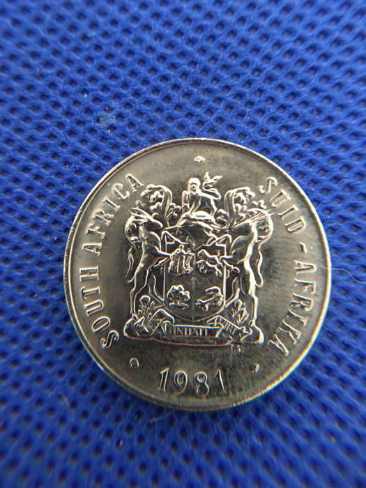 SOUTH AFRICA  - LOT OF 5 COINS - R5 INAUGORATION -  50c -  20c  5c  x 2     (A17)