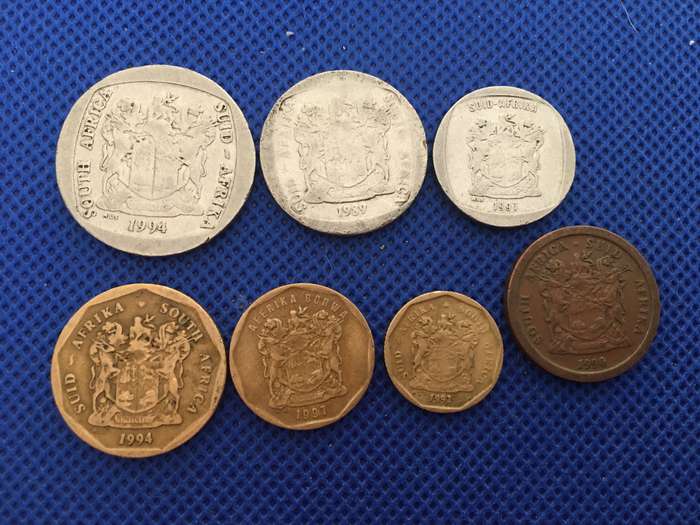 SOUTH AFRICA  LOT OF 7 COINS - (A1)  R5 R2  R1  50c 20c 10c 5c