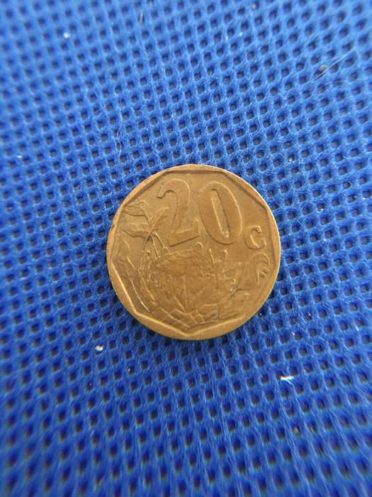 SOUTH AFRICA -  LOT OF 5 COINS - R2  R1  2c 20c  5c   (A5) all crested coins