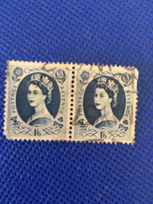GREAT BRITAIN PAIR  OF USED STAMPS