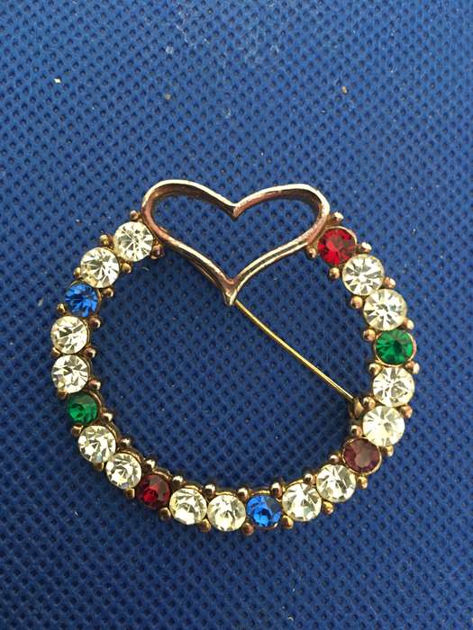 LOVELY VINTAGE BROOCH WITH STONES