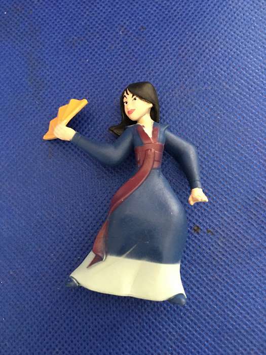 DISNEY - MULAN STORYBOOK 9 FIGURINES AND PLAYMAT  - 2000 MADE IN CANADA