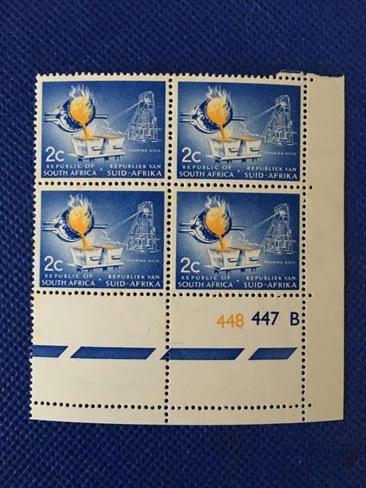 SOUTH AFRICA MINT BLOCK OF 2c POURING GOLD STAMPS