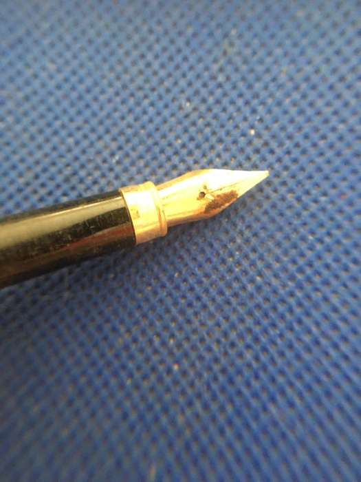 VINTAGE PEN SET BALL POINT AND FOUNTAIN PEN IN CASE