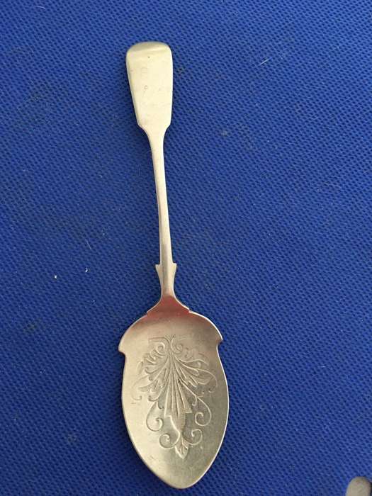 VINTAGE / TO ANTIQUE HALL MARKED SILVER SPOON