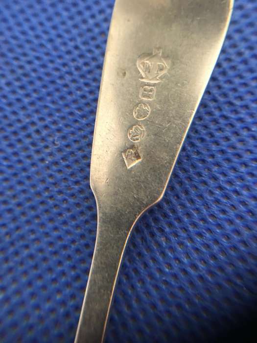 VINTAGE / TO ANTIQUE HALL MARKED SILVER SPOON