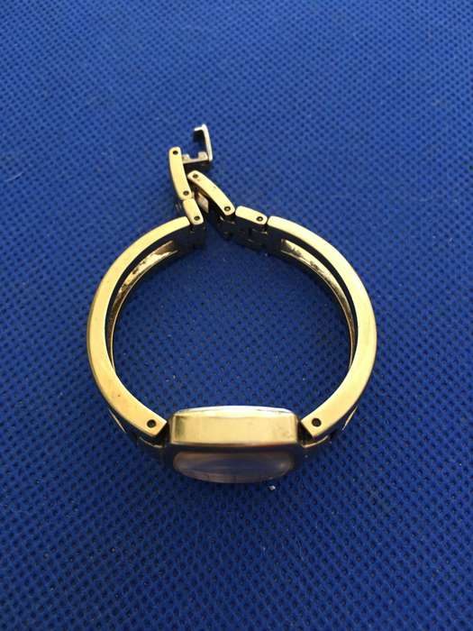 VINTAGE LADIES FOSSIL WATCH SOLD AS NOT WORKING NOT BEEN TESTED
