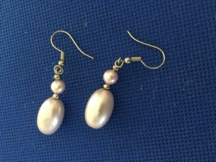 VINTAGE PEARL TYPE EARRINGS