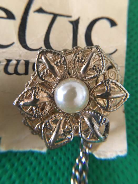 VINTAGE CELTIC DOUBLE BROOCH WITH CHAIN
