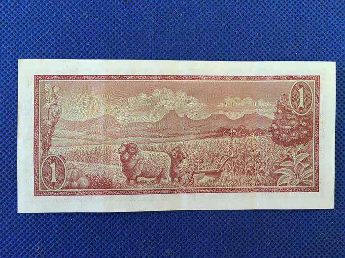 SOUTH AFRICA 1 RAND BANK NOTE  - SERIAL NUMBER -B 015081