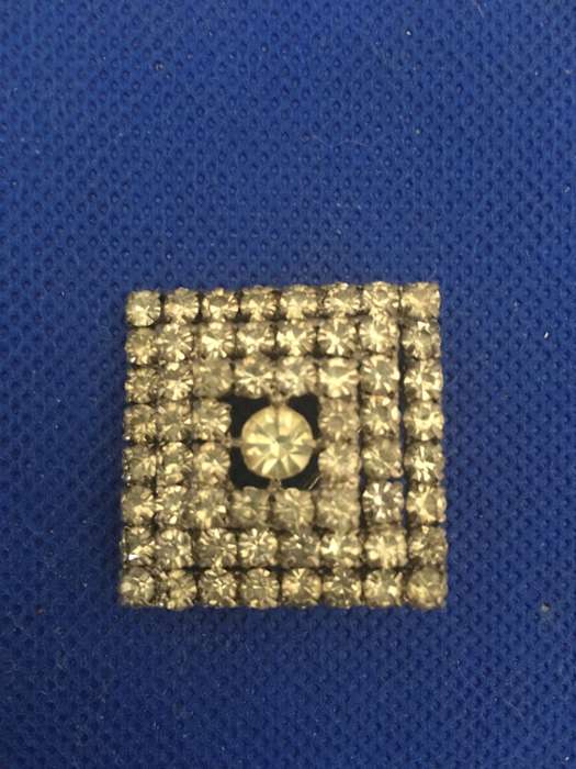 VINTAGE BROOCH WITH STONES