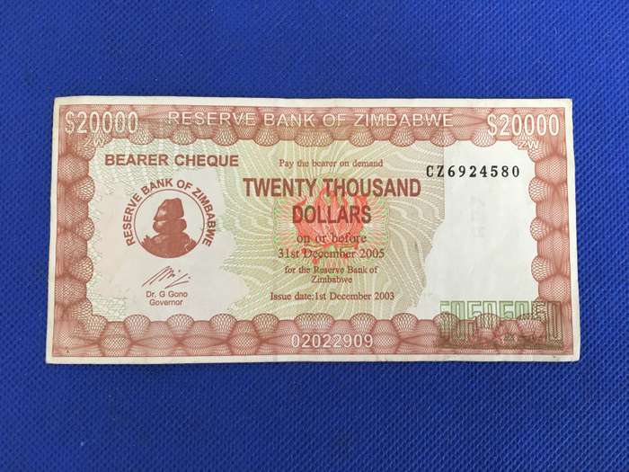 ZIMBABWE TWENTY THOUSAND DOLLARS - - 2005  - SEAREAL NUMBER CZ6924580
