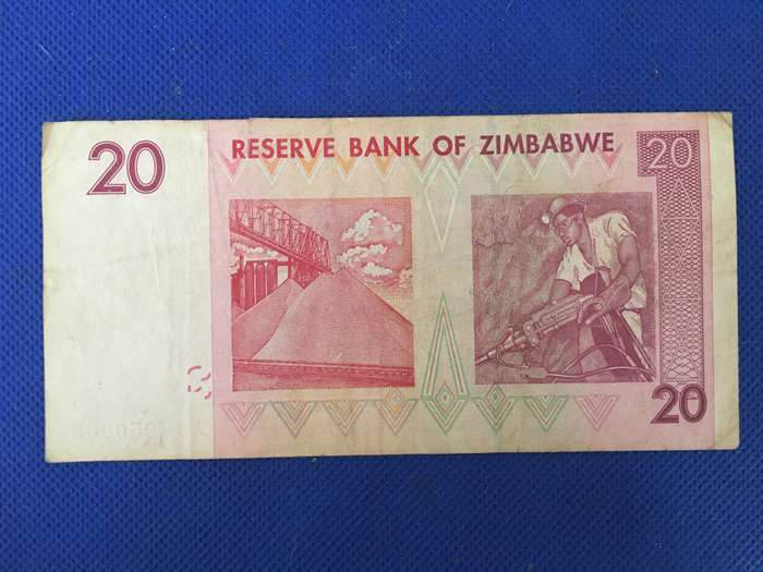 ZIMBABWE TWENTY DOLLARS  - 2007 - SERIAL NUMBER - AB 7950068