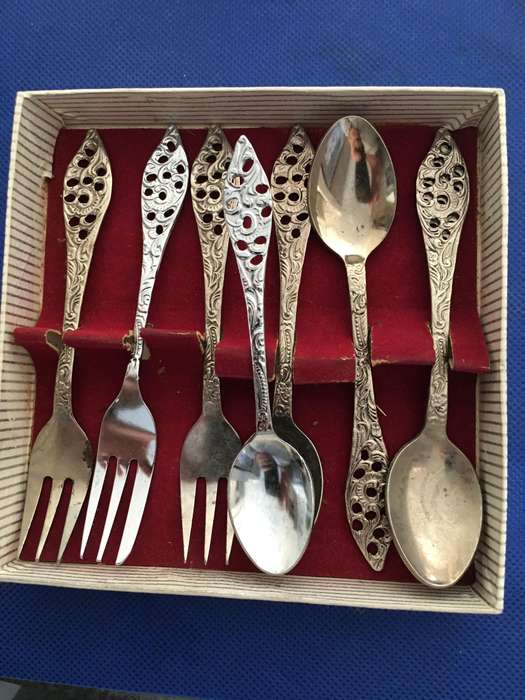 BOXED ROYAL DUTCH  SILVERWORKS ELVERETTA MADE IN VOORSCOTEN HOLLAND  TEA SPOONS