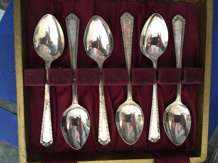 BOXED LOVELY SET OF EPENS TEASPOONS