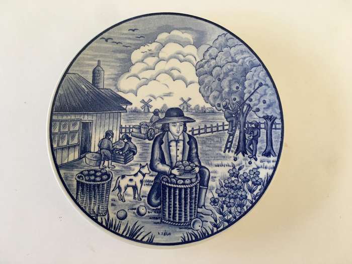 LOVELY VINTAGE DELFTS  BLAUUW  FOUR SEASONS PLATE SIZE OF SIDE PLATE