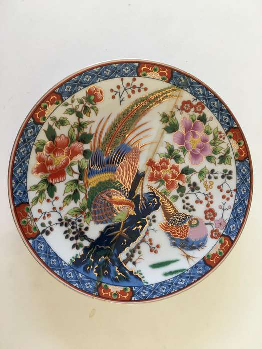 LOVELY VINTAGE IMARI JAPAN PLATE WITH GILT BIT BIGGER THAN A SAUCER - REPAIRED