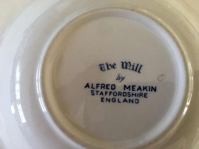 LOVELY VINTAGE  DESSERT BOWL - THE MILL ALFRED MEAKIN - ENGLAND