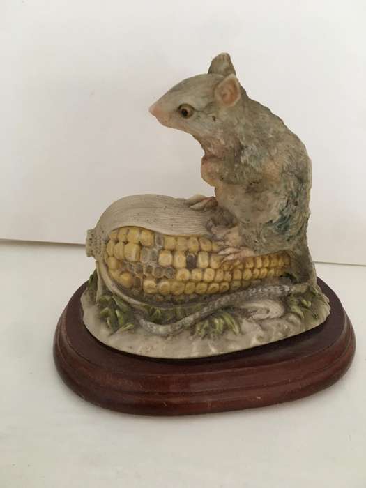 LOVELY FIGURINE MOUSE ON SWEETCORN