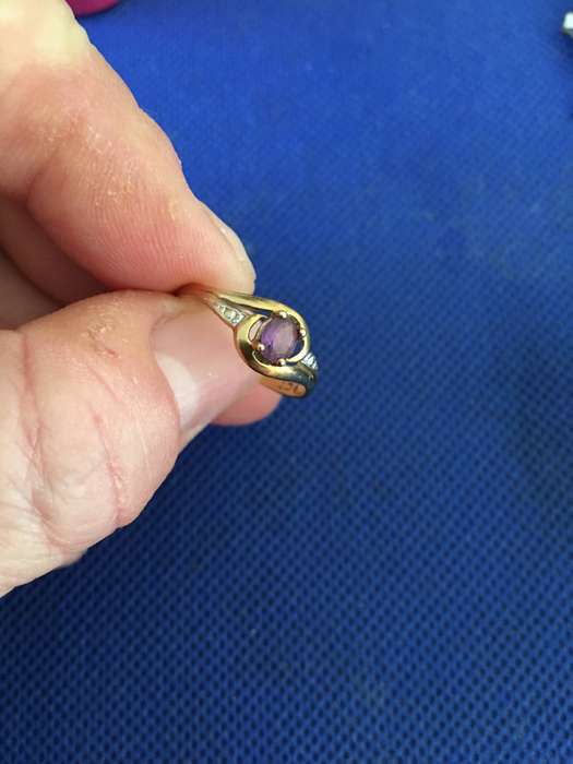 LOVELY 9 CARET GOLD RING WITH AMETHYST LADIES SIZE OF OLD 5c COIN