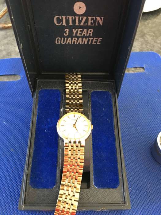 CITIZEN WATCH LADIES IN BOX - (NOT WORKING) NEEDS REPAIRS OR GOOD FOR PARTS