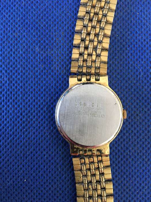 CITIZEN WATCH LADIES IN BOX - (NOT WORKING) NEEDS REPAIRS OR GOOD FOR PARTS