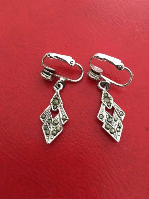 LOVELY PAIR OF EARRINGS