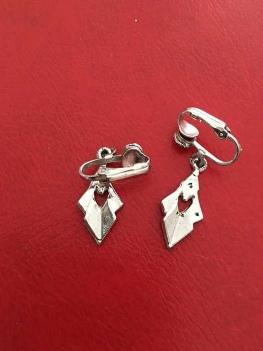 LOVELY PAIR OF EARRINGS