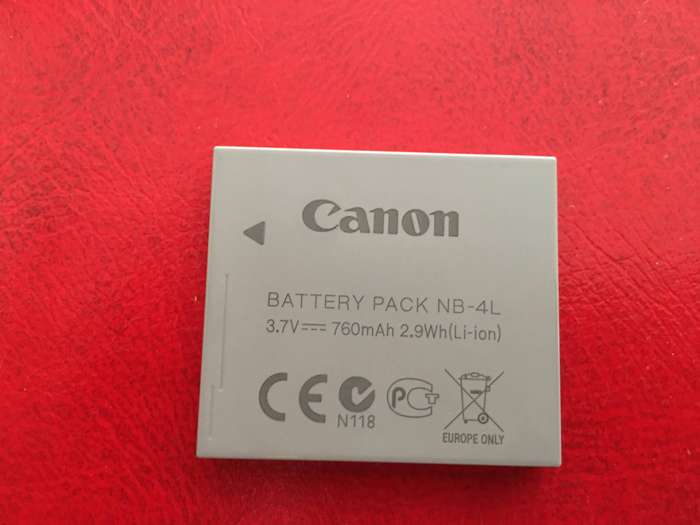 CANON  CAMERA (FAULTY) NOT WORKING CAMERA WITH SIM CARD BAG ETC NICE FOR SPARE PARTS