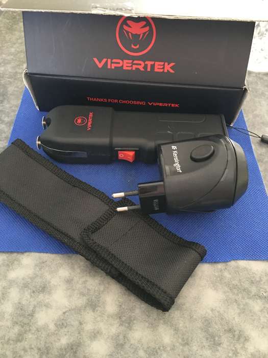 VIPERTEK STUN GUN OR TAZER TORCH ASWELL / UNIVERSAL CHARGER TOO
