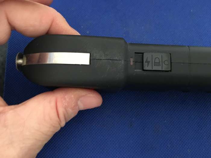 VIPERTEK STUN GUN OR TAZER TORCH ASWELL / UNIVERSAL CHARGER TOO