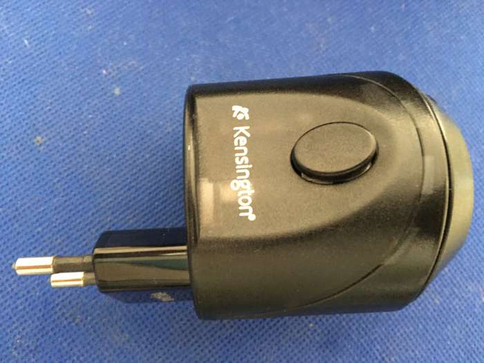VIPERTEK STUN GUN OR TAZER TORCH ASWELL / UNIVERSAL CHARGER TOO