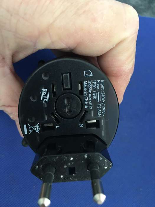 VIPERTEK STUN GUN OR TAZER TORCH ASWELL / UNIVERSAL CHARGER TOO